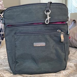 Baggalini travel purse crossover, charcoal gray